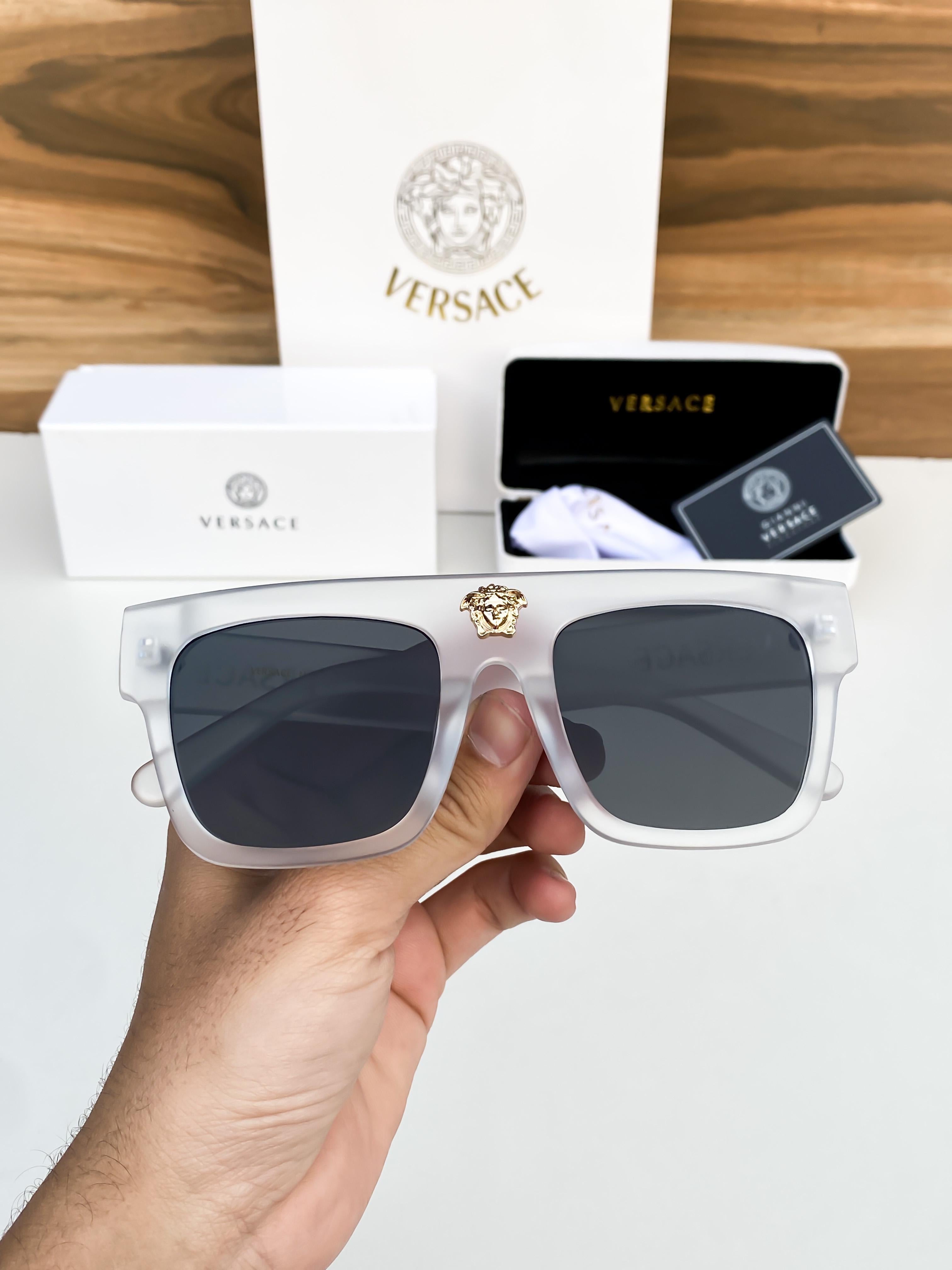 VER_sace white black 0898