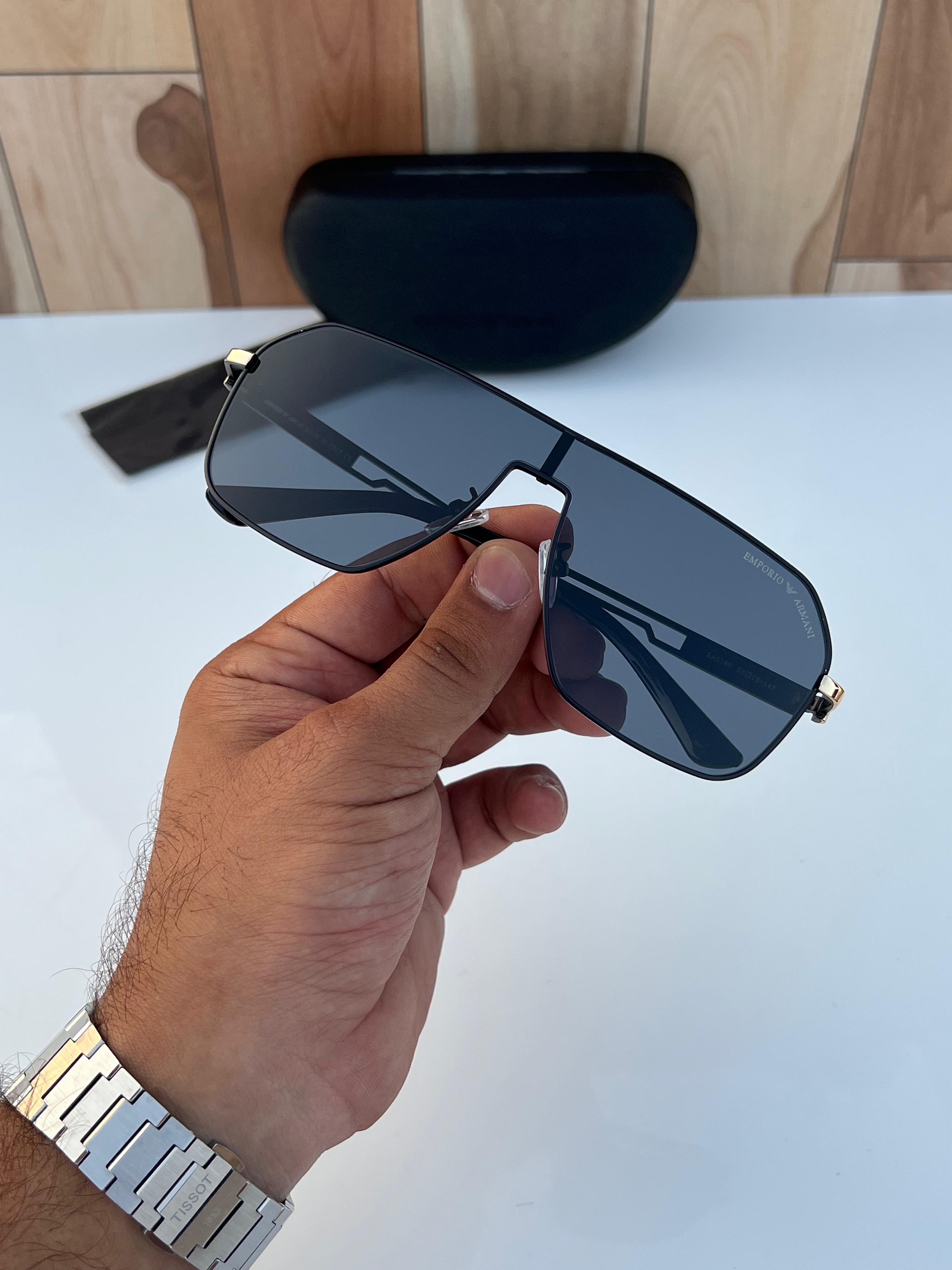 Em_pori_o ar_ma_ni 0199 black gold A